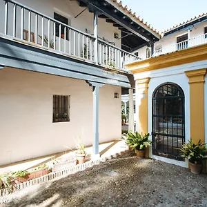 Appartement Aitana's Retreat With Charming Garden, Sevilla